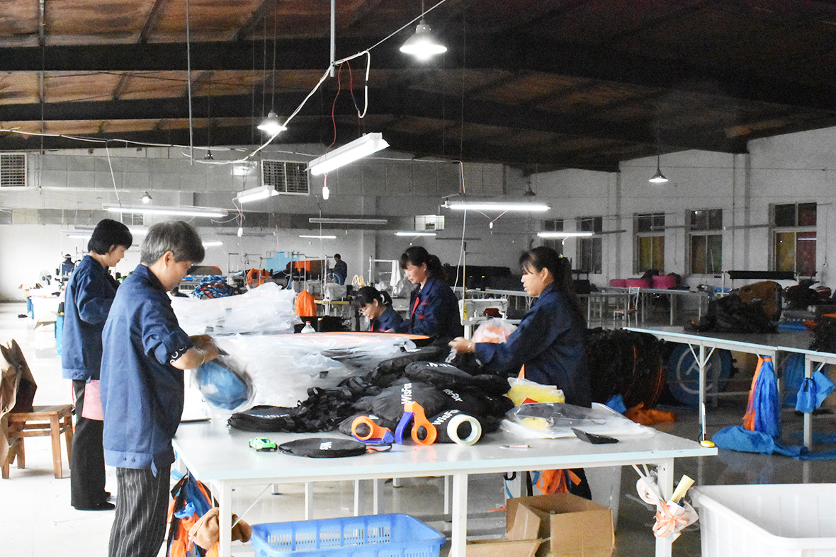 SHAOXING SHANGYU ENZE PHOTOGRAPHIC EQUIPMENT CO.,LTD. linha de produção da fábrica